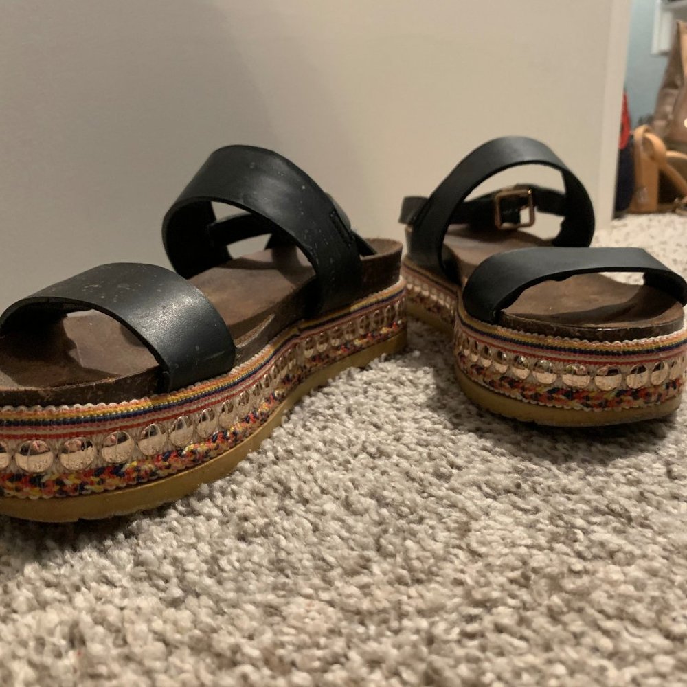 Embroidered Platform Sandals - Picture 4 of 6